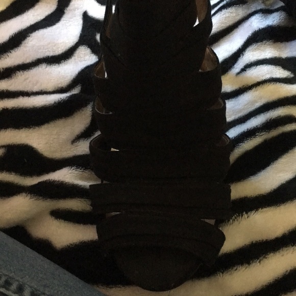 Heels - Picture 2 of 3